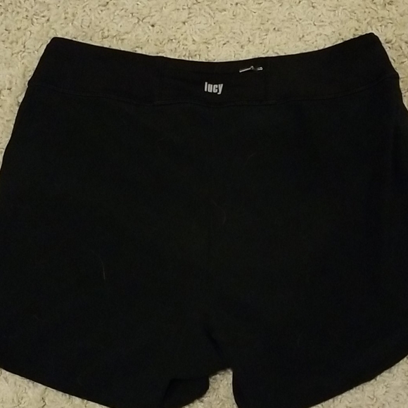 Last chance! Lucy tech shorts - Picture 2 of 3
